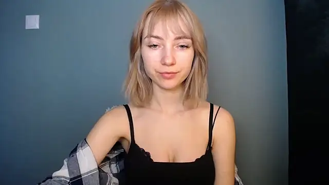 LuciaYoung online show from 15, 2, 2026