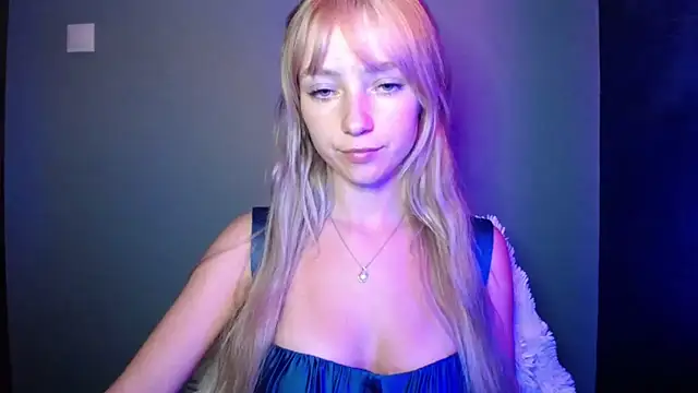 LuciaYoung online show from 17, 9, 2025