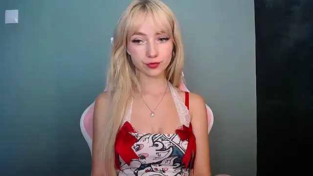 LuciaYoung online show from 4, 6, 2026