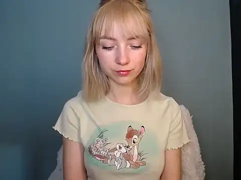 LuciaYoung online show from 9, 3, 2026