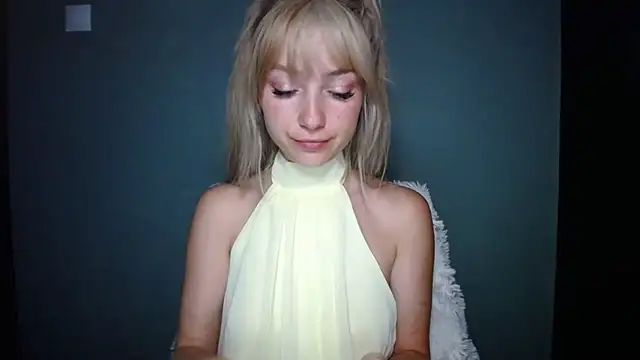 LuciaYoung online show from 8, 9, 2025