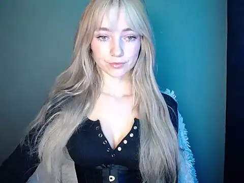 LuciaYoung online show from 13, 11, 2025