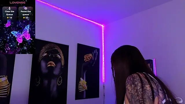  brenna hanson online show from 25, 10, 2025