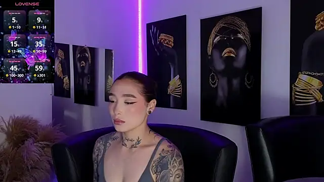  brenna hanson online show from 30, 4, 2026