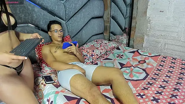 Latinos couples online show from 29, 1, 2025