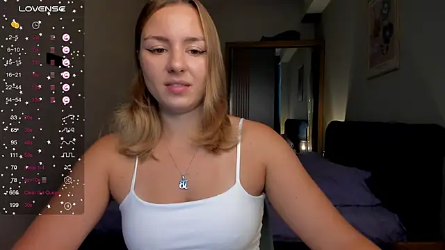 ThreeshaWhite online show from 17, 9, 2025