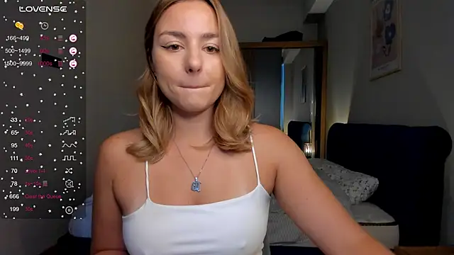 ThreeshaWhite online show from 14, 9, 2025