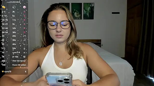 ThreeshaWhite online show from 14, 5, 2026