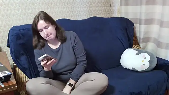 Snapshot of franceska_blue chatting on 4, 10, 2025 franceska blue online show from 4, 10, 2025