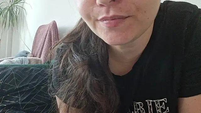 Cyndee Winter online show from 8, 11, 2025