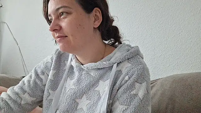 Cyndee Winter online show from 4, 10, 2025