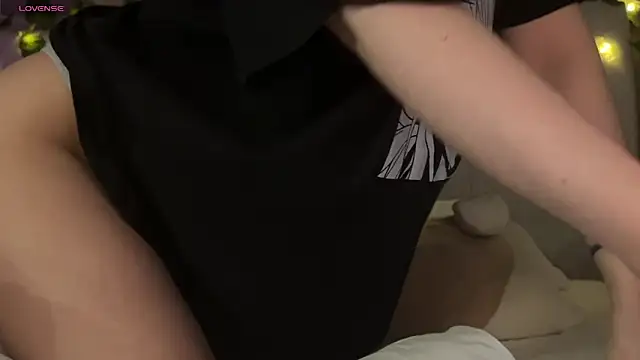 Snapshot of Anisawithlove chatting on 20, 12, 2025 Anisawithlove online show from 20, 12, 2025