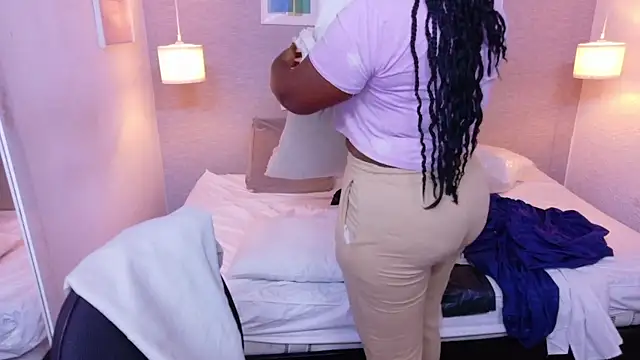 kiara evanss online show from 25, 6, 2026