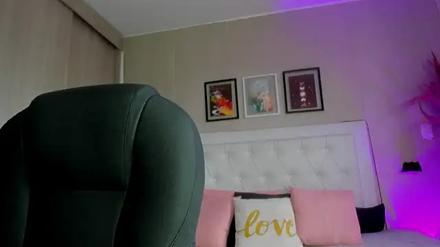 emma  smith1 online show from 7, 3, 2026