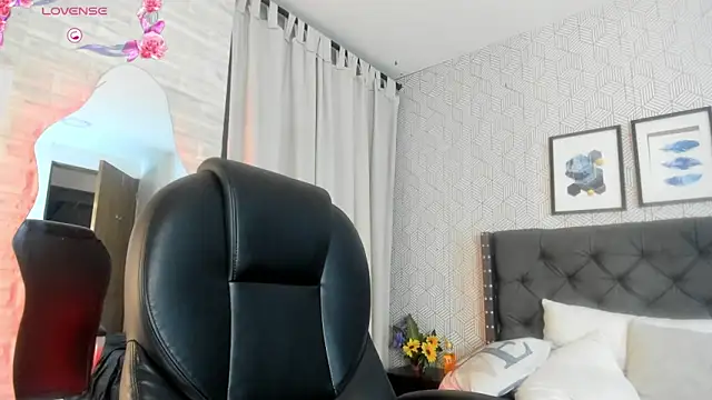 emma  smith1 online show from 4, 2, 2025