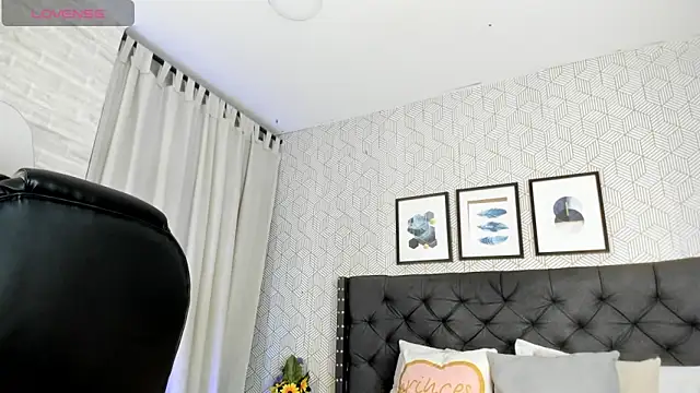 emma  smith1 online show from 19, 2, 2025