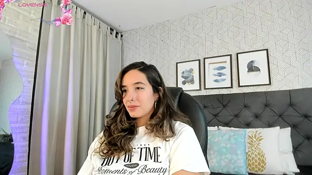 emma  smith1 online show from 4, 3, 2025