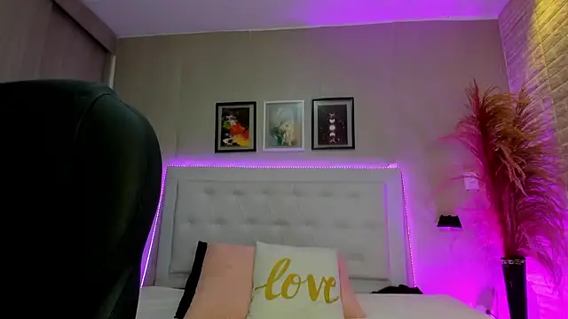 emma  smith1 online show from 10, 2, 2026