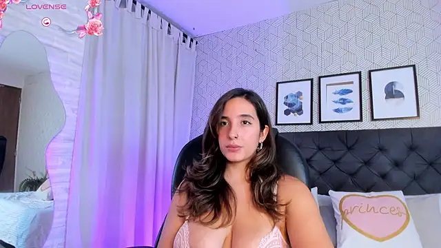 emma  smith1 online show from 11, 2, 2025