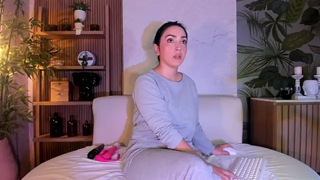 LIAH IZUMI online show from 8, 5, 2026