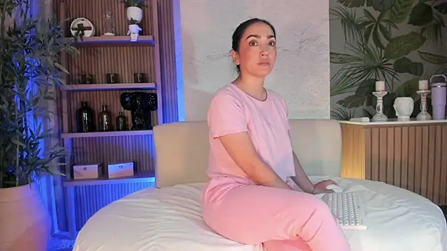 LIAH IZUMI online show from 16, 11, 2025