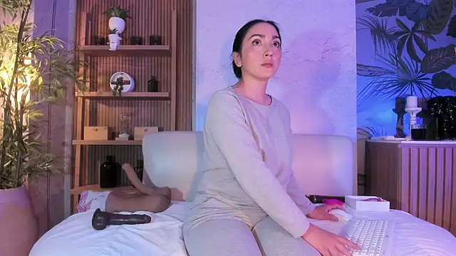 LIAH IZUMI online show from 9, 2, 2026