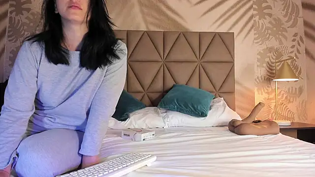 LIAH IZUMI online show from 3, 10, 2025