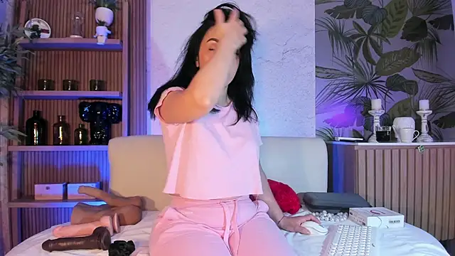 LIAH IZUMI online show from 7, 1, 2026