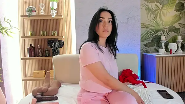 LIAH IZUMI online show from 4, 12, 2025