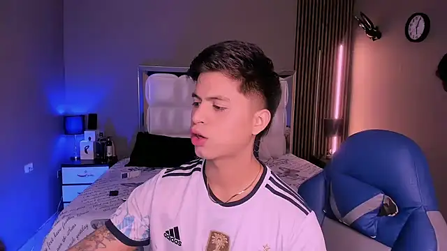 Niicky1  online show from 8, 3, 2025