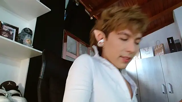 Snapshot of CONNY_BENSS chatting on 10, 10, 2025 CONNY BENSS online show from 10, 10, 2025