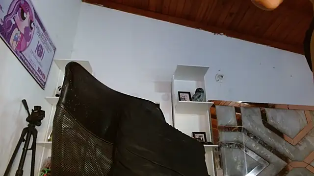 Snapshot of CONNY_BENSS chatting on 12, 10, 2025 CONNY BENSS online show from 12, 10, 2025