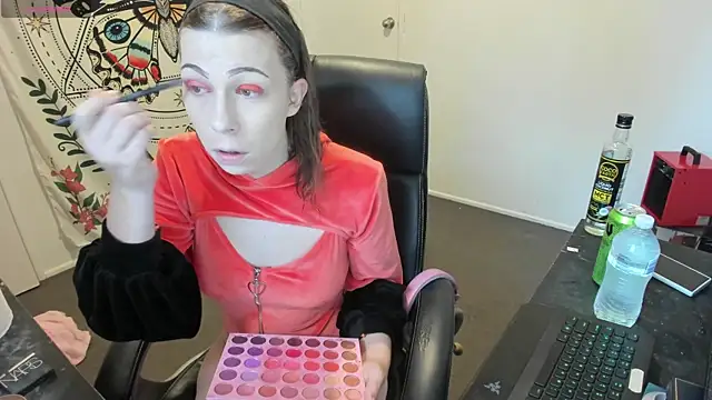 Ts-lucy-lux online show from 18, 6, 2026