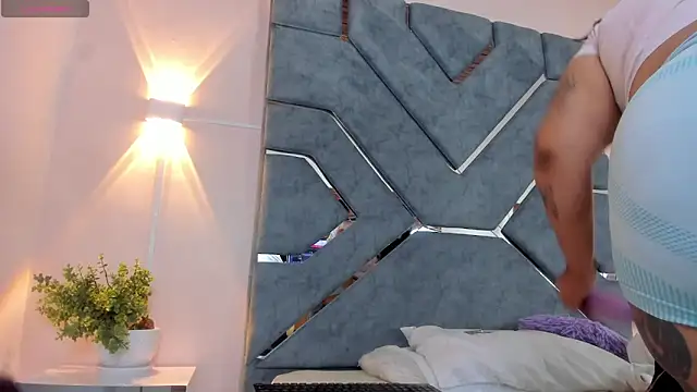 LucciaPorter online show from 5, 3, 2026