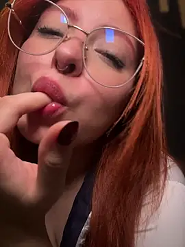 Snapshot of izyzys_baker chatting on 7, 6, 2026 izyzys baker online show from 7, 6, 2026