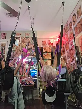 Snapshot of luvs2cumm69 chatting on 1, 3, 2026 luvs2cumm69 online show from 1, 3, 2026