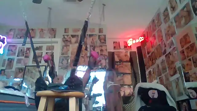 luvs2cumm69 online show from 16, 4, 2026