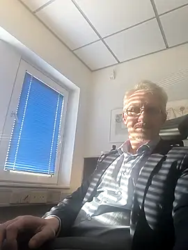 Snapshot of tom-swede chatting on 17, 3, 2025 tom-swede online show from 17, 3, 2025