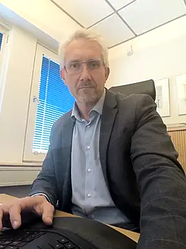 Snapshot of tom-swede chatting on 9, 10, 2025 tom-swede online show from 9, 10, 2025