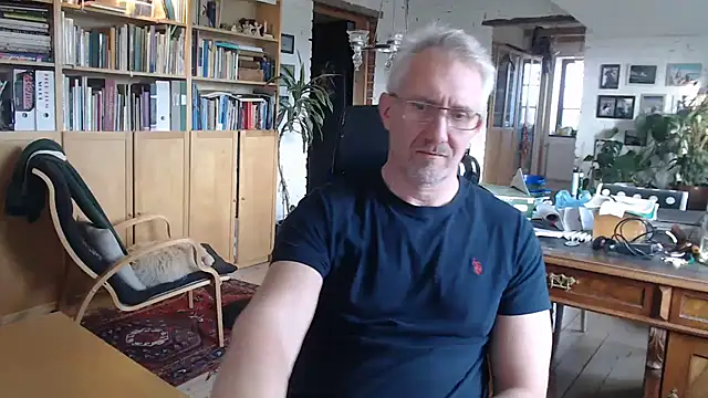 Snapshot of tom-swede chatting on 2, 12, 2025 tom-swede online show from 2, 12, 2025