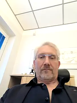 Snapshot of tom-swede chatting on 14, 10, 2025 tom-swede online show from 14, 10, 2025