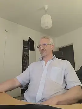 Snapshot of tom-swede chatting on 4, 6, 2026 tom-swede online show from 4, 6, 2026