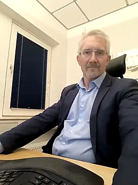 Snapshot of tom-swede chatting on 24, 11, 2025 tom-swede online show from 24, 11, 2025