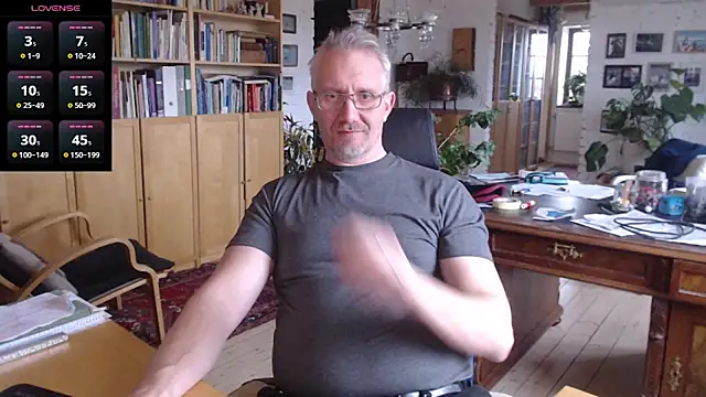 Snapshot of tom-swede chatting on 2, 2, 2025 tom-swede online show from 2, 2, 2025