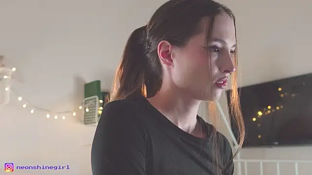 NeonShine online show from 17, 11, 2025