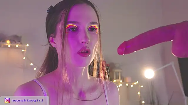 NeonShine online show from 25, 2, 2026