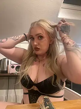 QueenOfFknBj online show from 4, 3, 2025