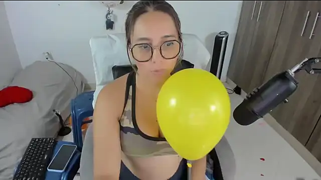 isa loves cum online show from 18, 3, 2026