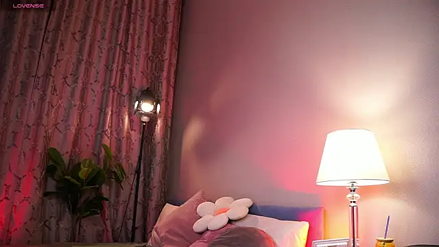 askaudrey  online show from 17, 10, 2025