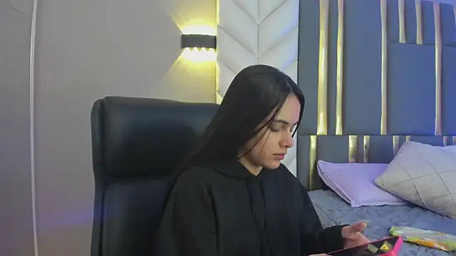 ChloeHarper  online show from 20, 5, 2026
